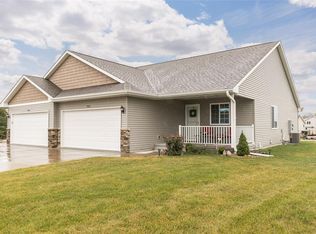7402 Summerset Ave NE, Cedar Rapids, IA 52402