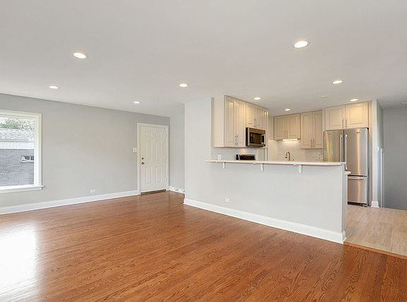 3rd image of 1509 W Fremont St
