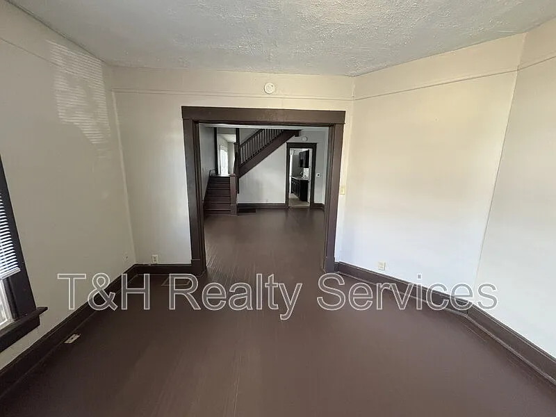 3 bed, 1.5 bath, 1249 sqft, $1,175 — Photo 3