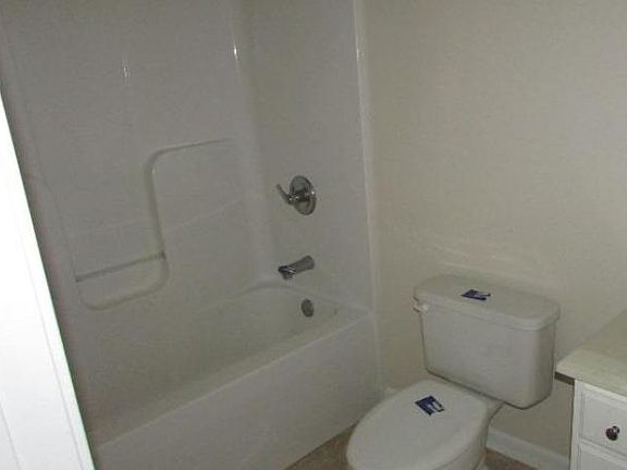 4th image of 113 Essex Dr