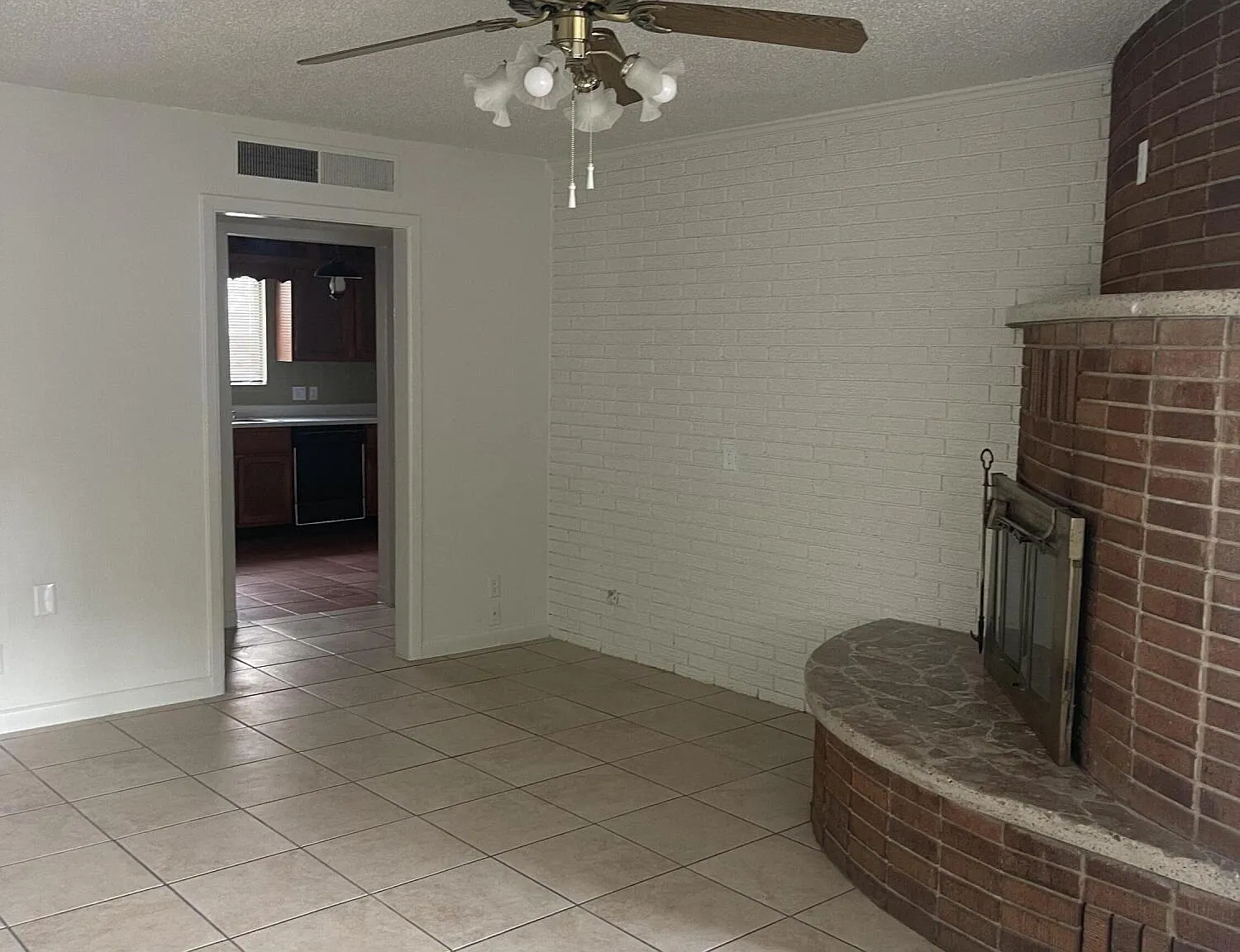 2 bed, 1.5 bath, 1054 sqft, $1,425 — Photo 2