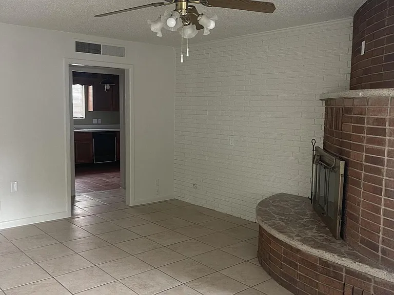 620 E Crosby Ave — Photo 2