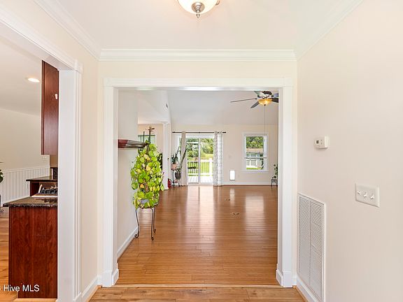 4th image of 573 Snowden Road