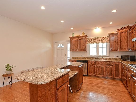 5th image of 59 Lawrence Dr #59