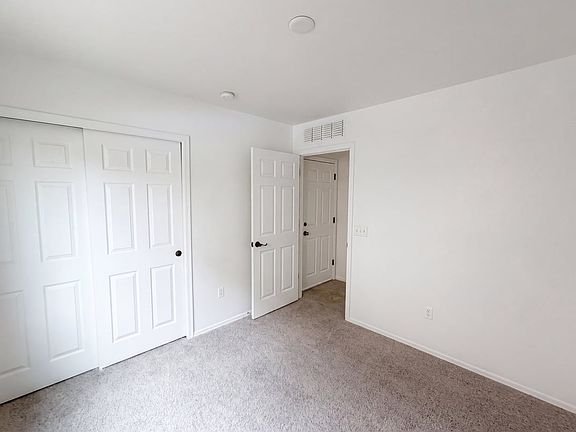 4th image of 1018 E Lyle Canyon Dr