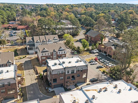 4th image of 12 Brownstone Ln