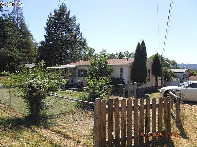 2nd image of 141 SE Grape Ave
