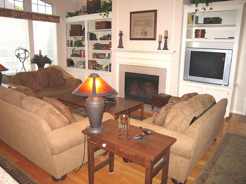 2nd image of 1605 Highland Oaks Dr