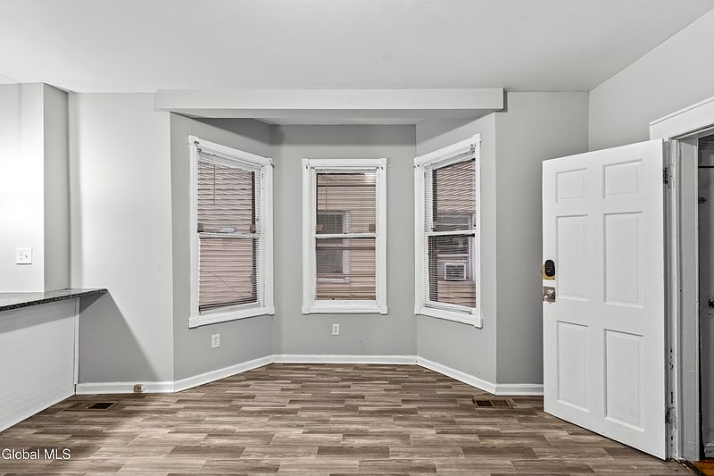 5th image of 27 N Lake Avenue