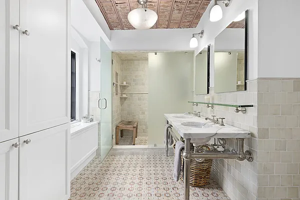 Sold by Compass | media 21