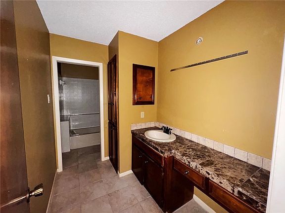 3rd image of 316 Teakwood Dr