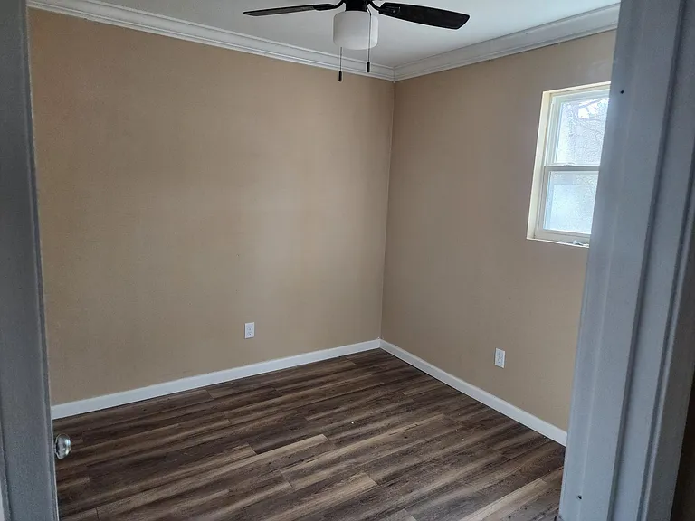 656 Honeysuckle Rd — Photo 8