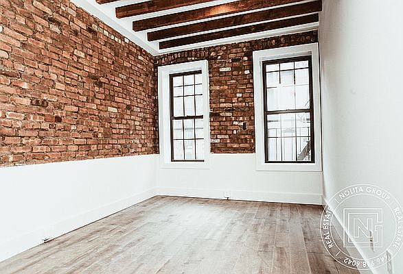 1st image of 152 W 49th St #32