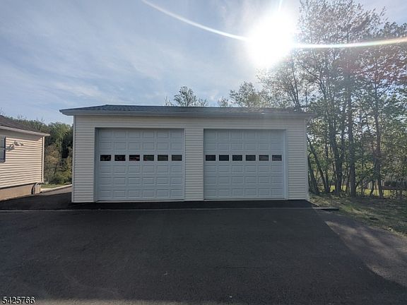 4th image of 320 Sidney Rd