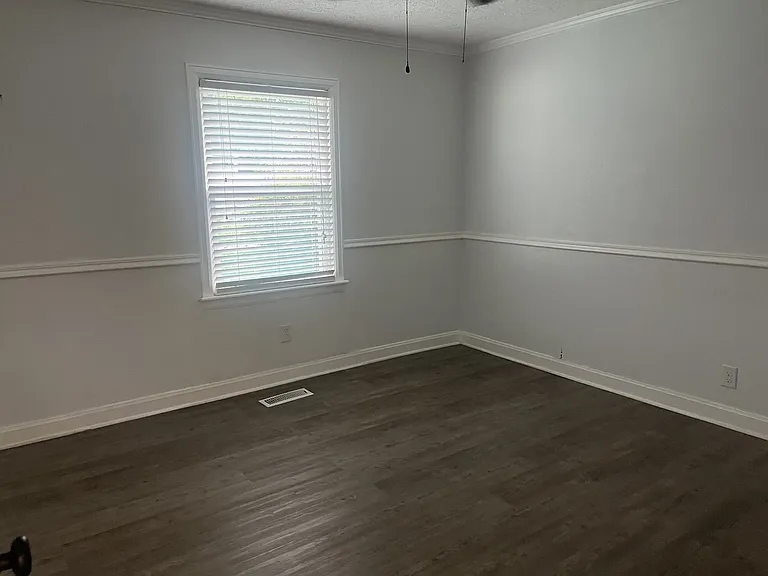 604 College Ave E — Photo 24