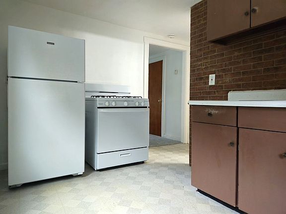 2nd image of 916 Middle St #9