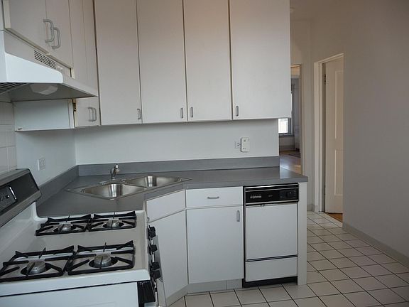 5th image of 4014 N Southport Ave #1