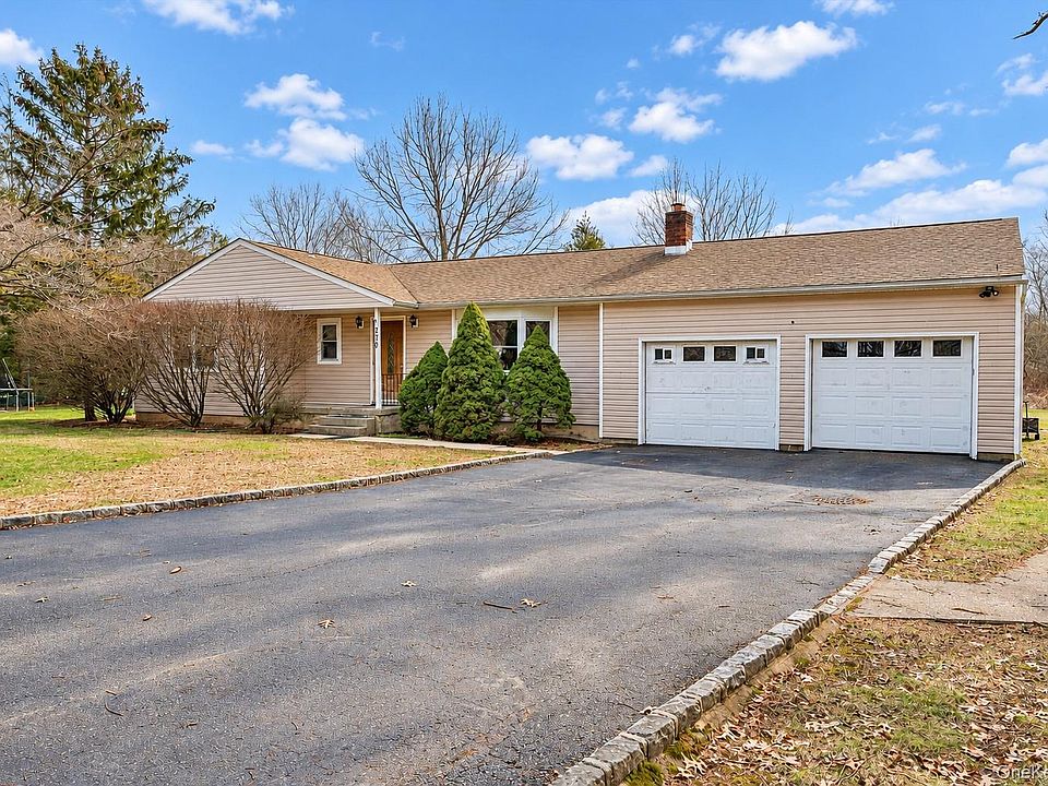 1st image of 270 Old Commack Road