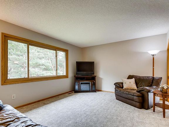 5th image of 11620 Xylon Ave N