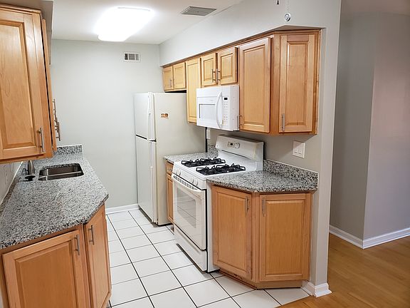 4th image of 1615 N Windsor Dr APT 204