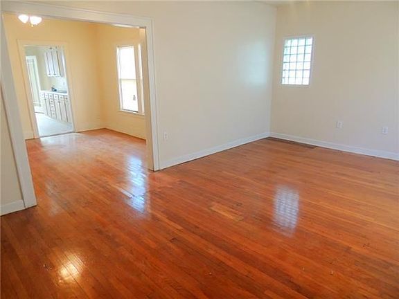 3rd image of 1282 Palm St