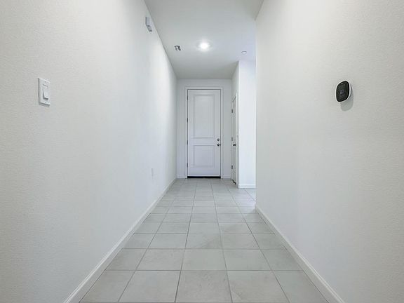 5th image of 636 N Apricot Ave