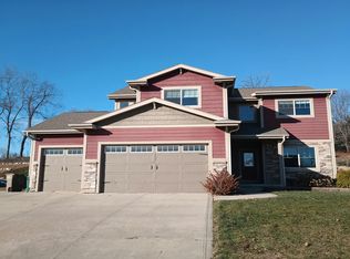 5659 Arbor Lake Dr, Pleasant Hill, IA 50327