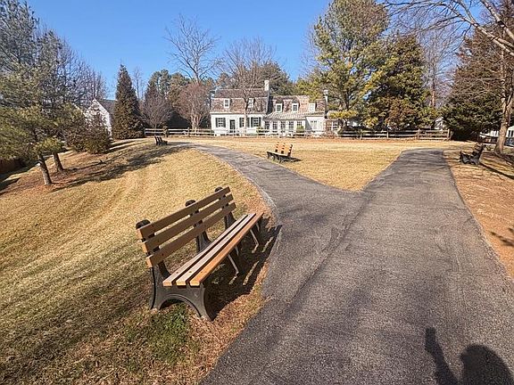 4th image of 775 Howards Loop #167