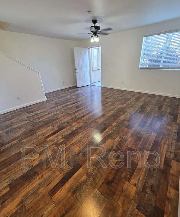 421 Holcomb Ave
