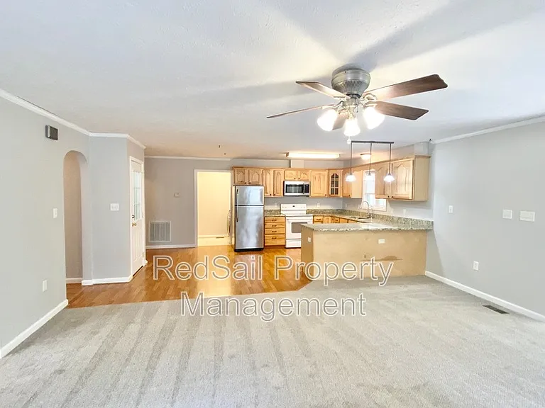 102 Thunderbird Ln — Photo 7
