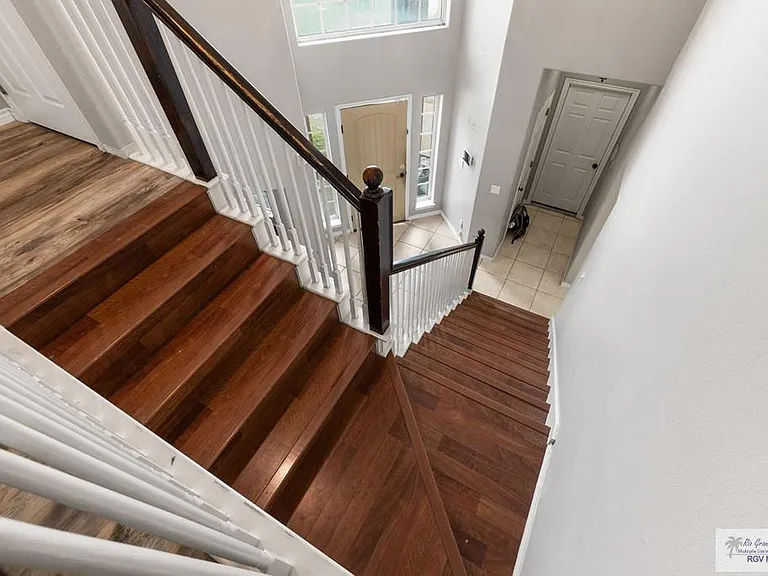 2784 Woodside — Photo 15