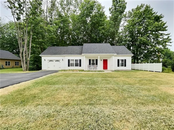 1 Fillmore St, Le Roy, NY 14482