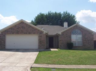 811 W Lonesome Dove Trl, Arlington, TX 76001