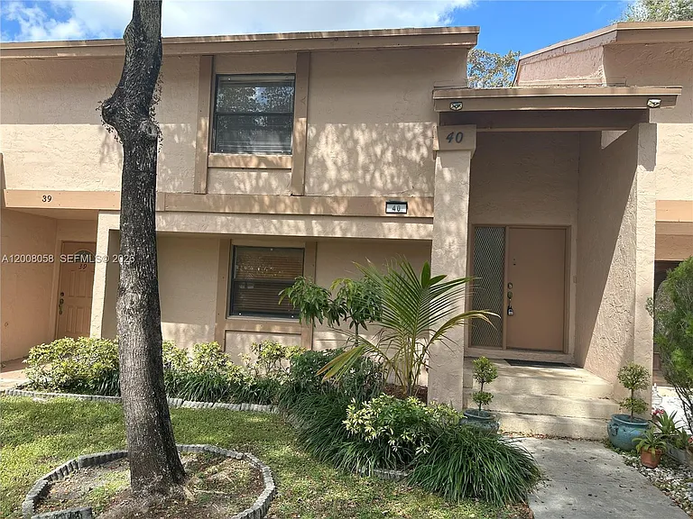 40 Chestnut Cir — Photo 1