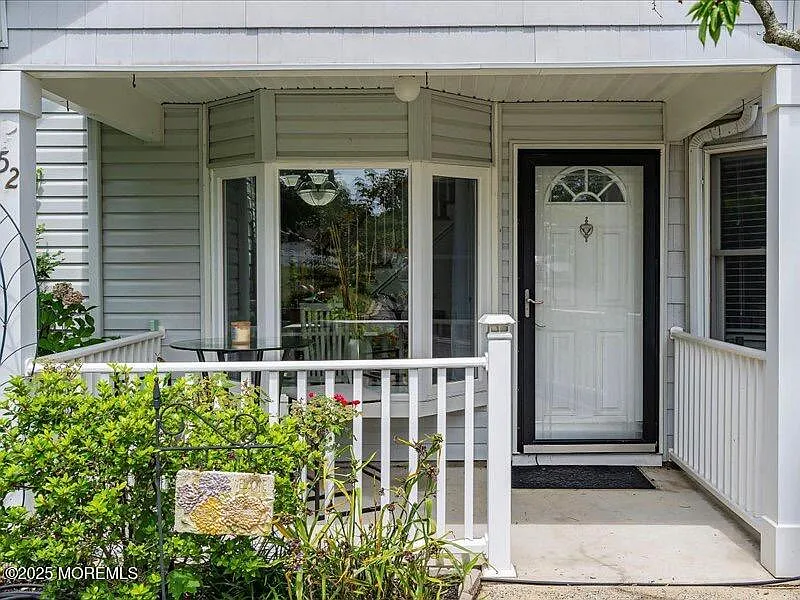 4 bed, 2288 sqft, $3,500 — Photo 2