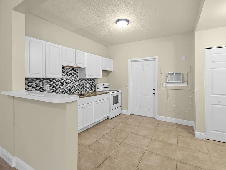3721 Henry Ave — Photo 3