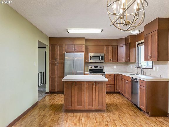 4th image of 550 Smith Dr