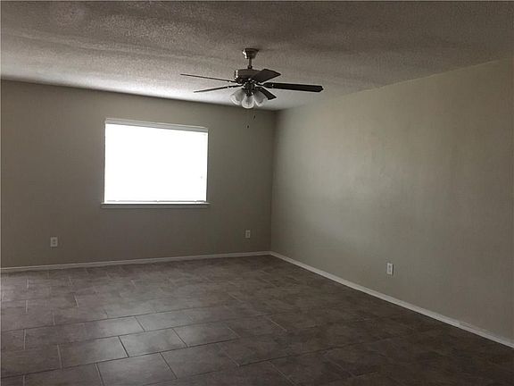 3rd image of 2558 Mossglen Dr
