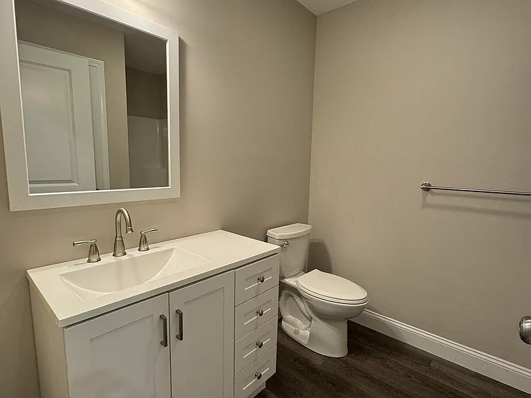 108 Mammoth Rd #B — Photo 16