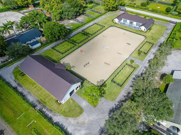 2889 Appaloosa Trl — Photo 45