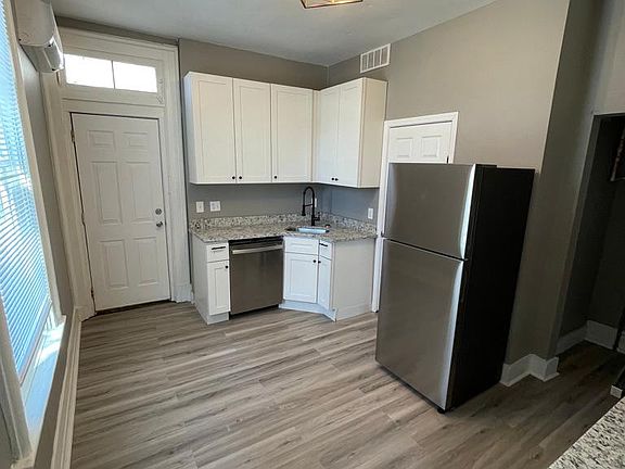 5th image of 462 Dayton St Unit 2