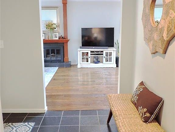 5th image of 8 Applewood Ln #8