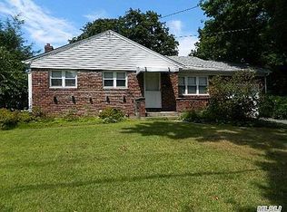 15 Teaneck Dr, East Northport, NY 11731