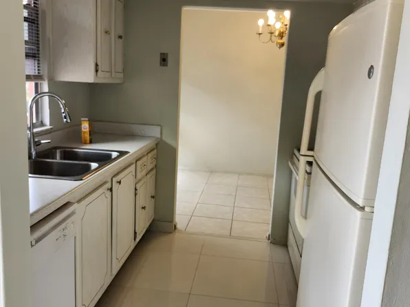 17 Golfs Edge APT H, West Palm Beach, FL 33417