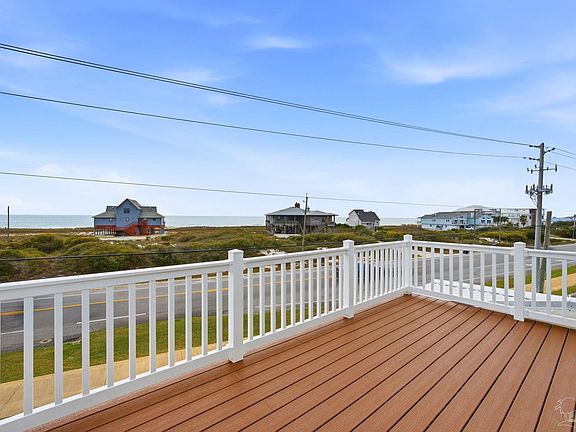 3rd image of 425 Gulfview Ln