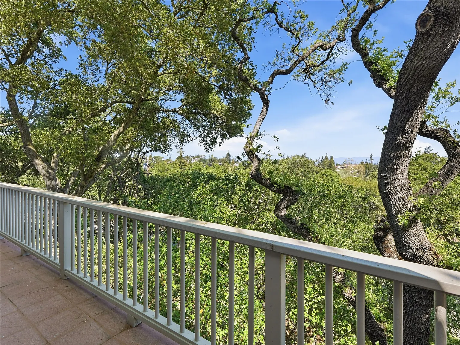 3 bed, 2108 sqft, $7,500 — Photo 2