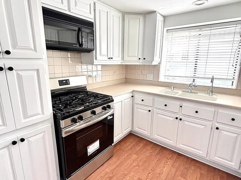206 E Pine Ave — Photo 3