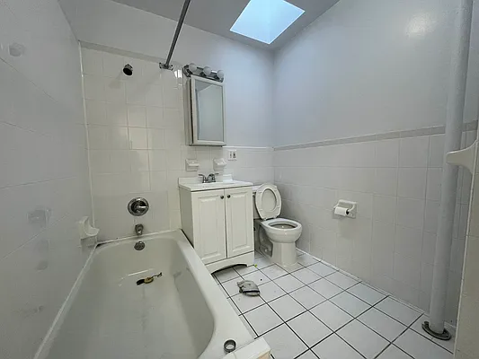 Rented by HOLTON REAL ESTATE INC. | media 10