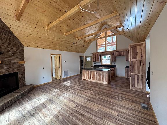 5th image of 205 Chestnut Oaks Dr