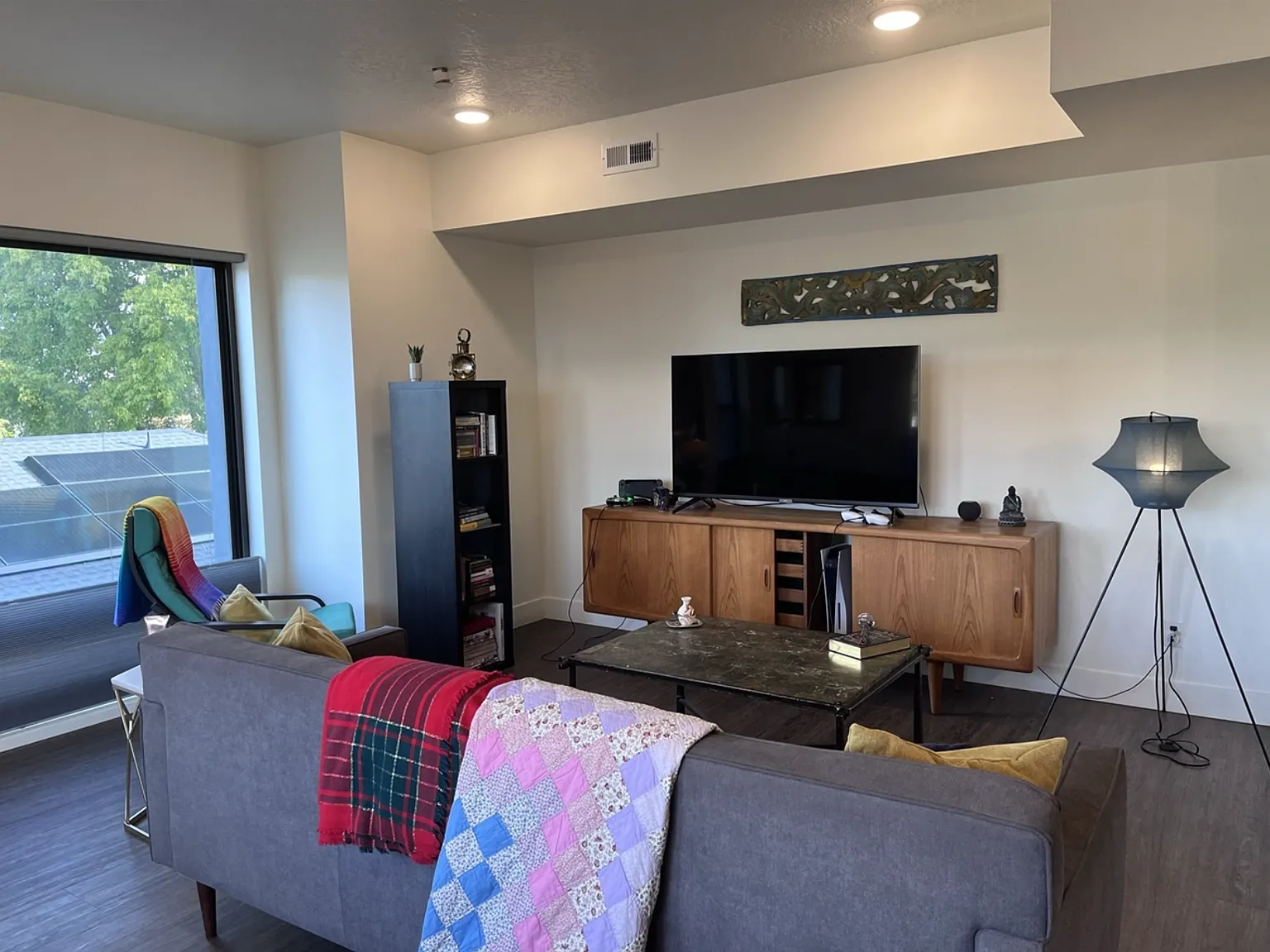 2 bed, 2.5 bath, 1800 sqft, $2,500 — Photo 2